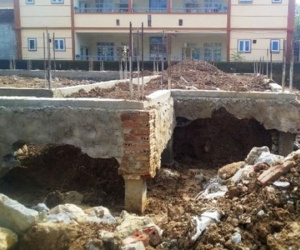 Đang thi công công trình Trung tâm văn hóa 2,9 tỉ đồng, móng bỗng nứt toác