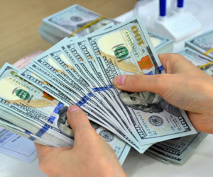 Đổi 100 USD bị phạt 90 triệu, đẩy rủi ro về phía số đông!