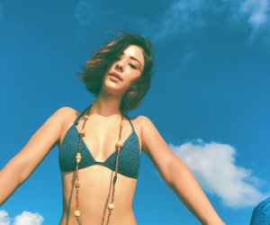 Hot girl lai Pháp có vẻ ngoài gợi cảm, thích đi xe phân khối lớn
