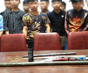Mâu thuẫn tình cảm, 2 nhóm học sinh dàn quân 'hỗn chiến'