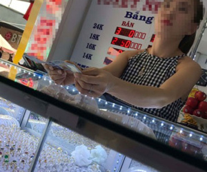 Mua hay bán USD là ra tiệm vàng!