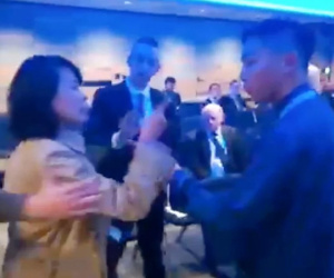 Nhà báo Trung Quốc tát tình nguyện viên ở Anh sắp hầu tòa