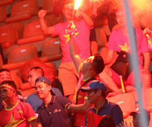 Tuyển Việt Nam sẽ phải đá sân trung lập tại AFF Cup 2018 nếu để CĐV đốt pháo sáng