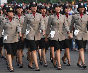 Indonesia: Nữ cảnh sát phải … còn trinh