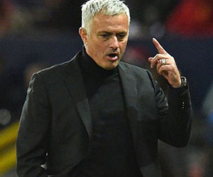 Lãnh đạo M.U gửi lời cảnh báo đanh thép tới HLV Mourinho