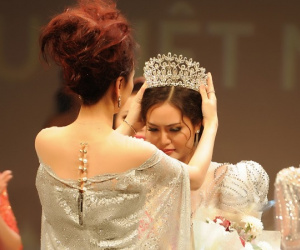 Thống kê các màn ngất xỉu gây sốc không kém Tân Hoa hậu của Miss Grand International 2018
