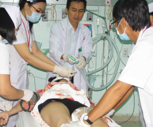 Bị cướp giật túi xách, một phụ nữ chết thảm, một bị thương
