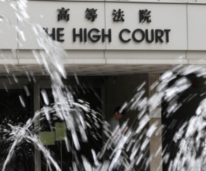 Ông bố Hong Kong ép ba con cùng chết bằng khí than