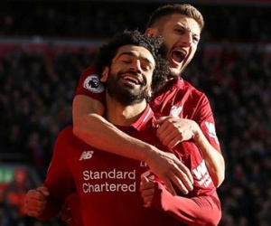 Salah ghi dấu ba bàn, Liverpool chiếm ngôi đầu Ngoại hạng Anh