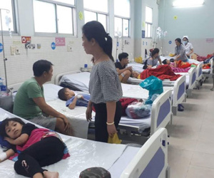 Ăn bánh mì chà bông, gần 30 trẻ ngộ độc nhập viện ở Sài Gòn