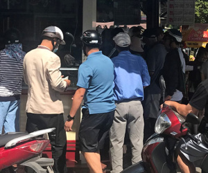 'Chợ đen' mua bán USD vẫn nhộn nhịp dù có thể bị phạt 90 triệu
