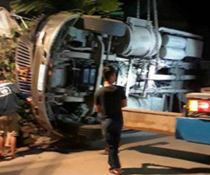 Xe container lao vào nhà dân trong đêm, 3 người thương vong