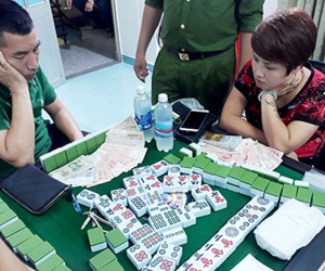 Gần chục người nước ngoài bị bắt quả tang đánh bạc ở Nha Trang