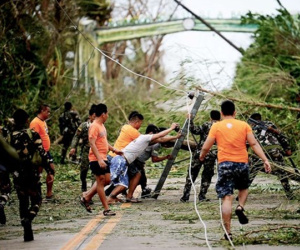 Philippines nâng mức cảnh báo bão trước giờ bão Yutu đổ bộ
