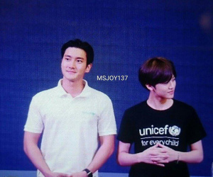 Sáng vừa 'thả thính' sẽ đến Việt Nam, Siwon hiện đã có mặt tại trường đại học ở Hà Nội cùng thành viên NCT