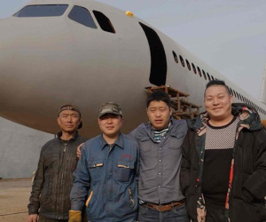 Sợ cả đời không được một lần lái máy bay, nông dân Trung Quốc tự chế riêng cho mình một chiếc