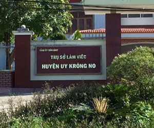 Trưởng ban Tổ chức Huyện ủy dùng hồ sơ của chú để... đi học!
