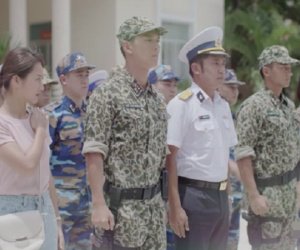 Vừa thoát nạn được vài tập, Hậu Duệ Mặt Trời đã lại bị 'soi' lỗi gây tranh cãi
