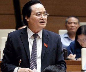 Bộ trưởng bị truy trách nhiệm về quy định đuổi học sinh viên bán dâm