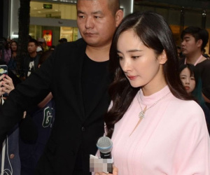 Đi sự kiện chứ không đi đám cưới bạn thân Đường Yên, Dương Mịch bị chỉ trích 'hám tiền quên bạn'