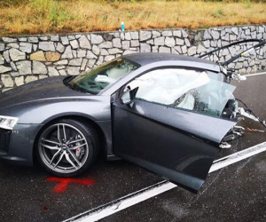 Kinh hoàng Audi R8 bị 'xé đôi' sau tai nạn thảm khốc