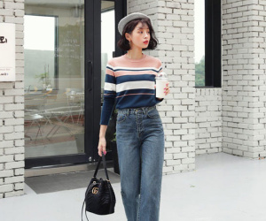Nếu hỏi item nào trẻ trung và dễ mặc nhất trong mùa lạnh thì câu trả lời chính là áo len kẻ