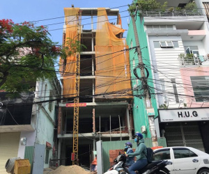 Rơi tời ở công trình 6 tầng, 2 công nhân tử vong