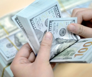 Giá USD tại các ngân hàng 'bình thản' khi tỷ giá trung tâm tiếp tục leo đỉnh mới
