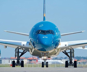 Máy bay Vietnam Airlines bị xịt lốp khi hạ cánh xuống sân bay Nội Bài