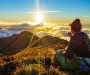 Chia sẻ gây sốt của cựu sinh viên Mỹ: Đừng ngồi một chỗ suốt thanh xuân, hãy xách ba lô lên ra ngoài kia khám phá thế giới
