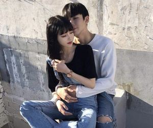 Cho rằng tiền quan trọng hơn tình yêu để biện minh cho sự thay lòng, cô gái nhận đống 'gạch đá' đủ để xây nhà