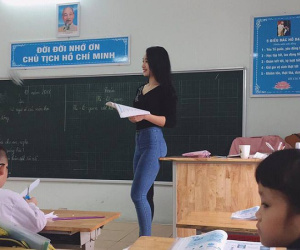 Từ một tấm ảnh chụp trộm, cô giáo tiểu học được 'săn lùng' vì thân hình nóng bỏng