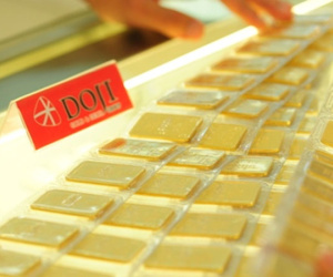 Giá vàng SJC tăng mạnh, USD giảm