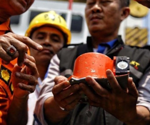 Indonesia trục vớt càng máy bay Lion Air bị rơi ngoài biển