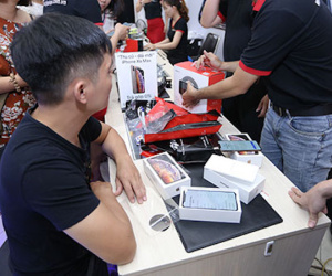 iPhone XS và XR chính hãng bắt đầu bán ở Việt Nam
