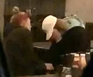 Justin Bieber bỗng ôm mặt khóc giữa quán bar vì Selena Gomez, Hailey ngồi cạnh không ngừng an ủi?
