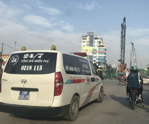 Bí ẩn xe cấp cứu 'dù' mang biển xanh