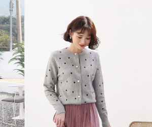 Diện đồ nhung rất sang nhưng dễ bị 'dừ' và đây là 3 tips giúp các nàng chinh phục kiểu đồ khó nhằn này