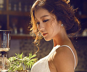 Cuộc gặp gỡ xấu hổ không để đâu cho hết với vợ cũ của gã đàn ông 'tham bát bỏ mâm'