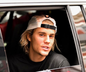 Justin Bieber xăm hình đôi với Hailey ngay trên mặt, nhưng nhiều ngày sau thì fan tinh mắt mới có thể nhận ra!