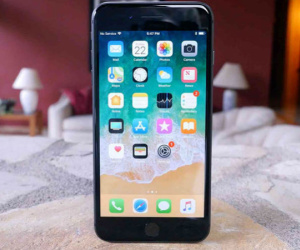 Apple bán iPhone 8, 8 Plus hàng tân trang giá từ 449 USD