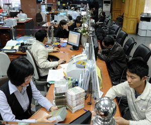 Ngân hàng lãi lớn, sao nợ xấu lại tăng?