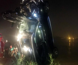 Cô gái 21 tuổi cầm lái chiếc Mercedes lao xuống sông Hồng