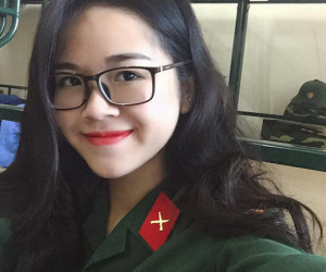 Cô gái mặc quân phục gây sốt MXH: 'Tôi là văn công, đương nhiên cần chăm chút vẻ bề ngoài'