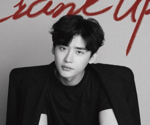 NÓNG: Tài tử Lee Jong Suk và cả ekip bị chính quyền Indonesia giam giữ sau fanmeeting