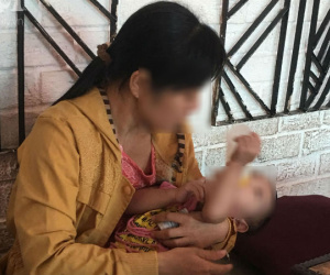 Mẹ bé gái 18 tháng tuổi nghi bị cô giáo tạt nước sôi gây phỏng chân: Đêm nào con bé cũng giật mình khóc ngất