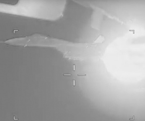 Su-27 của Nga bị tố 'xả khói' vào mặt máy bay do thám Mỹ