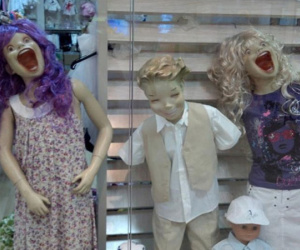 Chị em vừa ôm bụng cười, vừa thót tim khi đi mua hàng mà gặp ngay 'mẫu' xịn cỡ này!