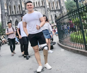 Chấn động trước câu chuyện chàng trai một chân dành cả thanh xuân chăm sóc cụ già neo đơn nhưng sự thật là...