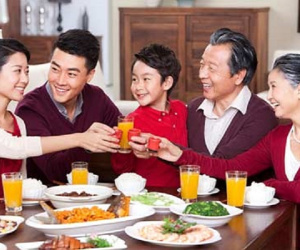 Lên mạng than phiền vì nhắn cả trăm tin mẹ 'seen' không 'rep', thanh niên bị cộng đồng mạng ném đá vì...